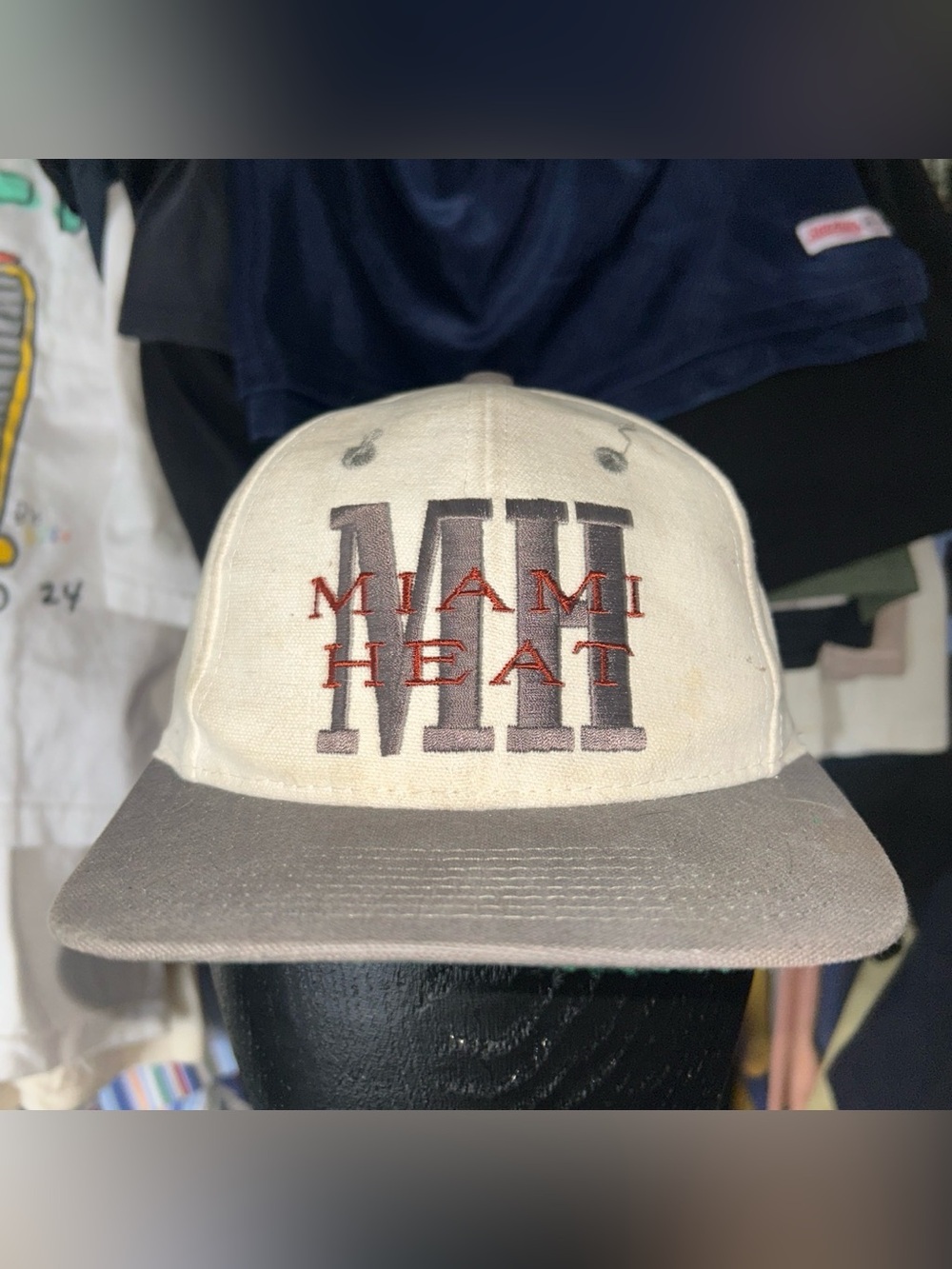 Rare 90s NBA Miami Heat Off-White and Gray Embroidered Cap